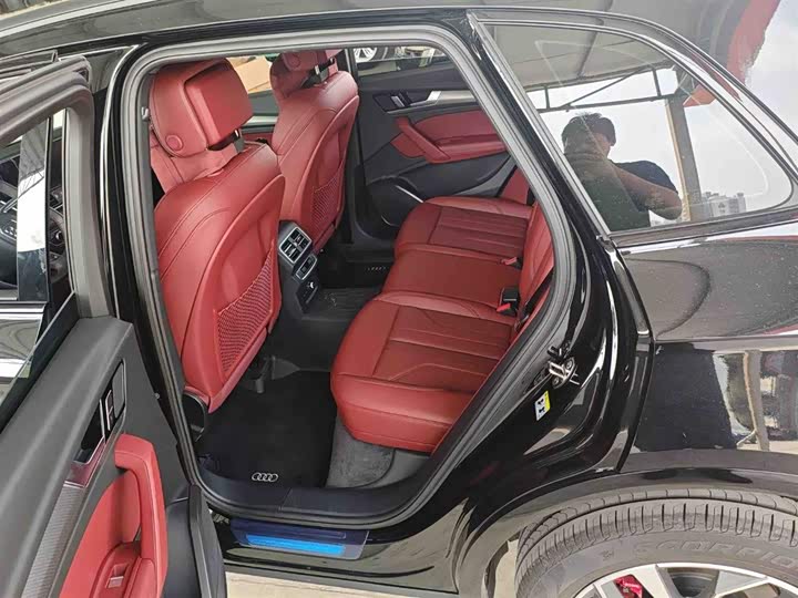 Фото 8 - Audi Q5L