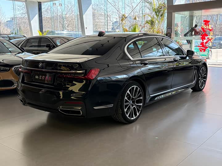 Фото 4 - BMW 7 Series