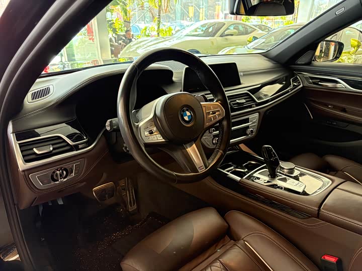 Фото 8 - BMW 7 Series