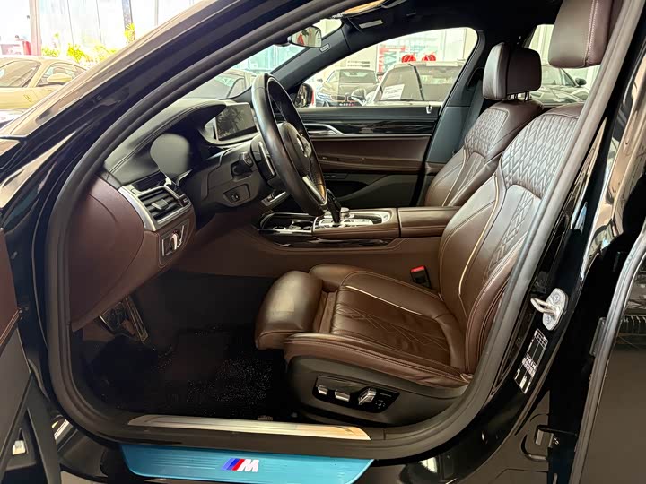 Фото 9 - BMW 7 Series