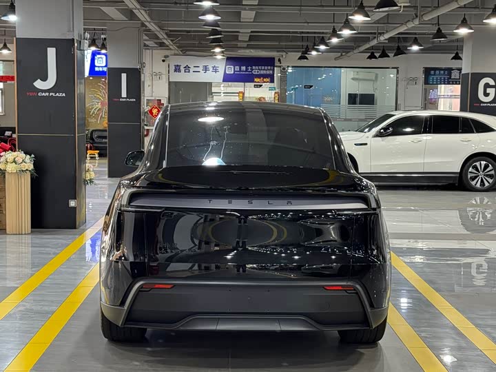 Photo 4 - Tesla Model Y