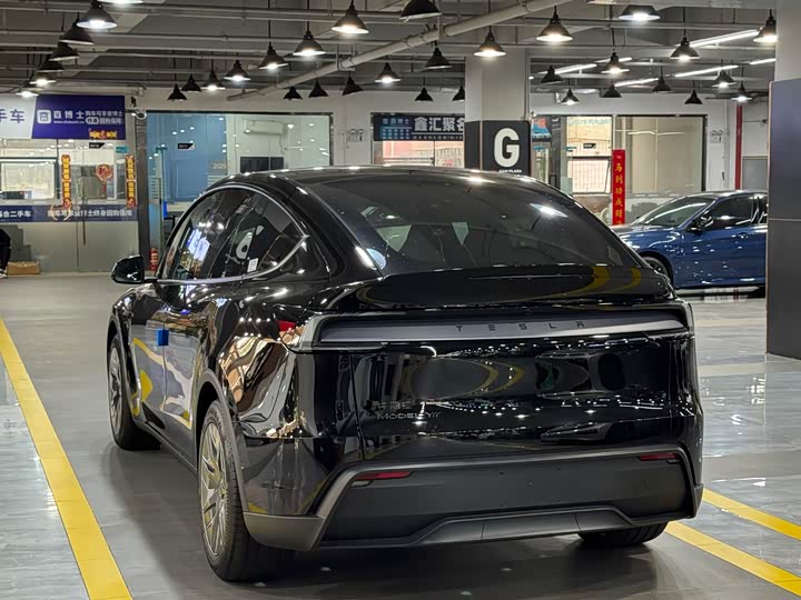 Photo 6 - Tesla Model Y