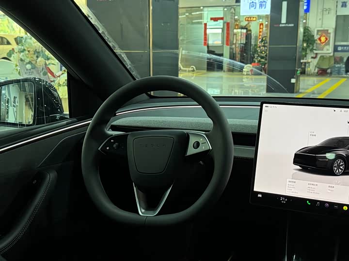 Photo 9 - Tesla Model Y