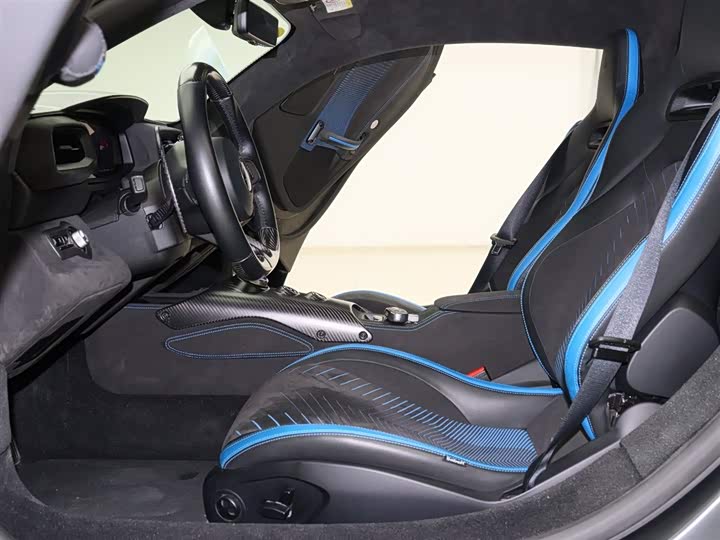 Photo 3 - Maserati MC20