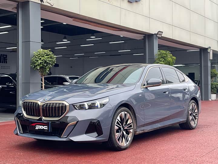 Фото 1 - BMW 5 Series