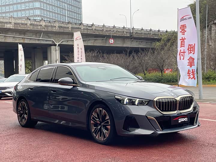 Фото 3 - BMW 5 Series