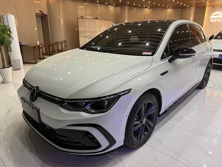 Фото 1 - Volkswagen Golf