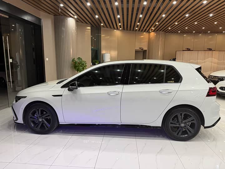 Фото 2 - Volkswagen Golf