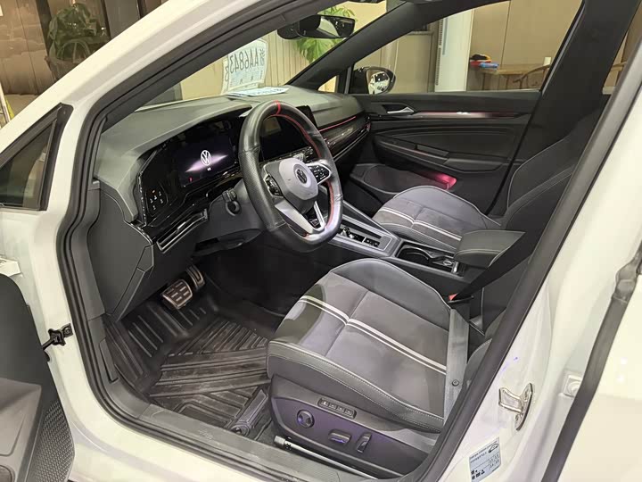 Фото 8 - Volkswagen Golf