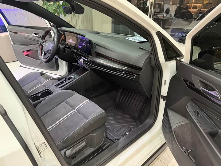 Фото 9 - Volkswagen Golf