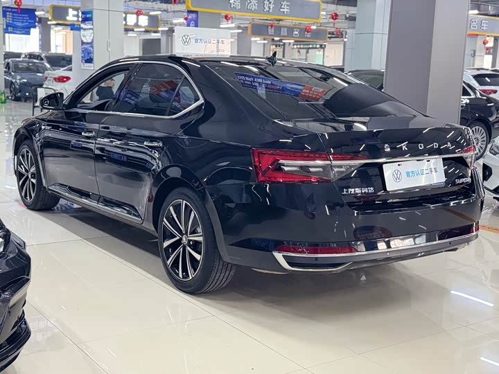 Фото 4 - Skoda Superb