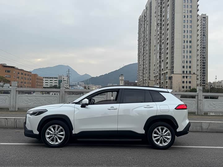 Фото 2 - Toyota Corolla Cross