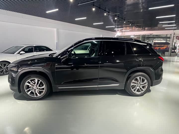 Фото 3 - Nio ES6