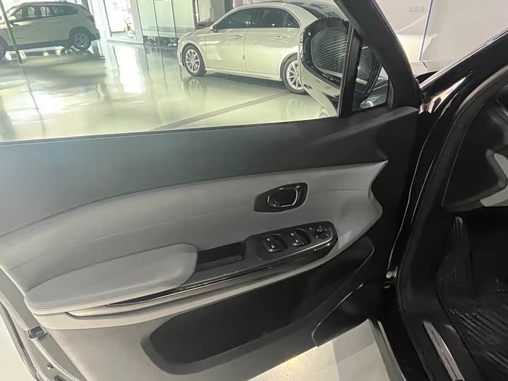 Фото 7 - Nio ES6