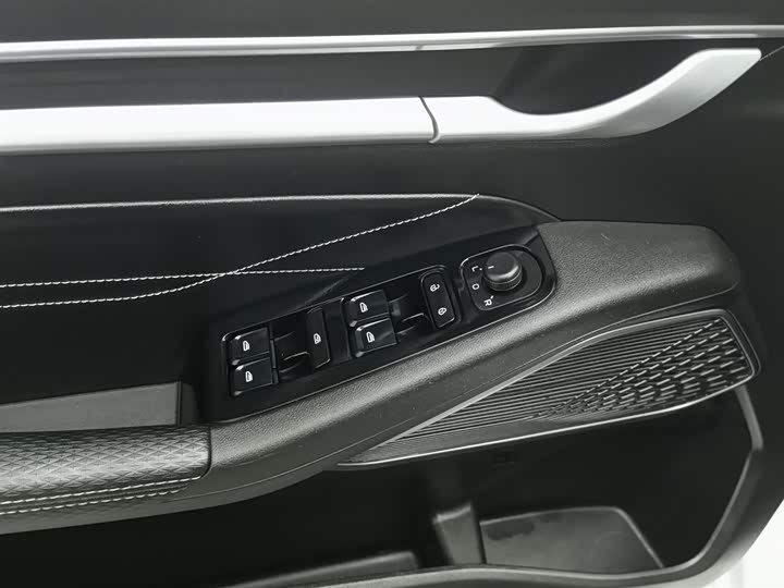 Фото 9 - Geely Emgrand