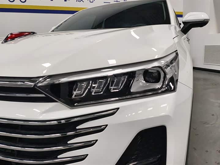 Фото 5 - Bestune T77