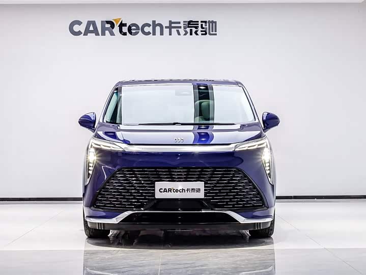 Photo 2 - Buick GL8 Century