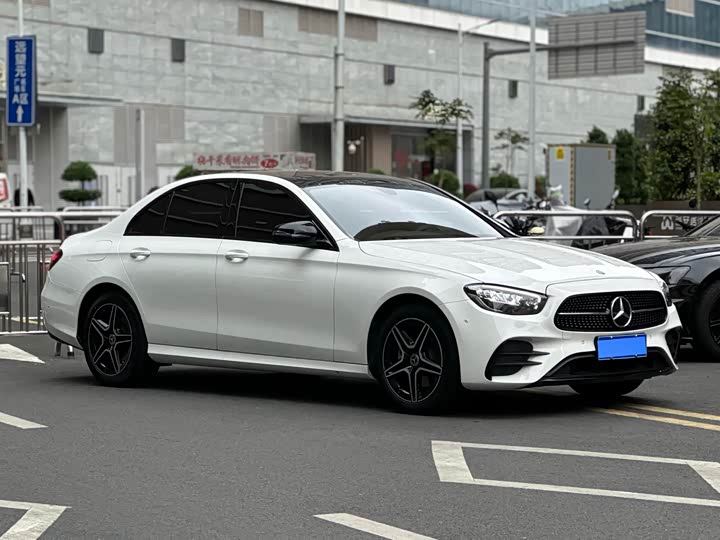 Фото 3 - Mercedes-Benz E-Class