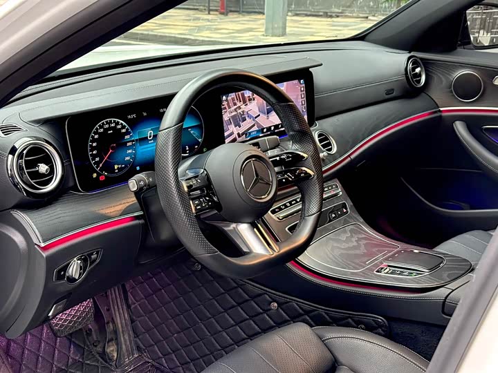 Фото 5 - Mercedes-Benz E-Class