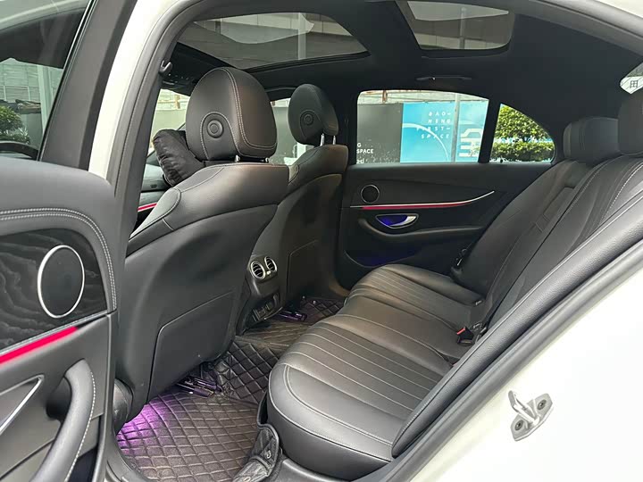 Фото 7 - Mercedes-Benz E-Class