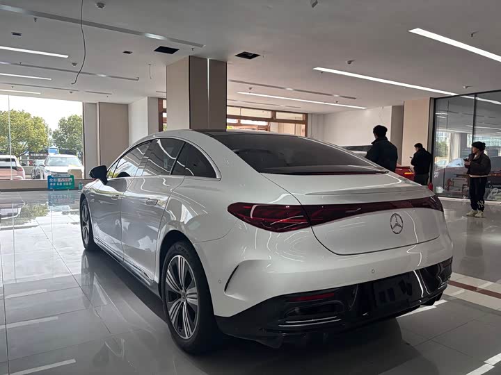 Фото 8 - Mercedes-Benz EQE