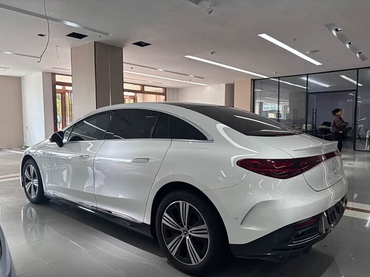 Фото 9 - Mercedes-Benz EQE