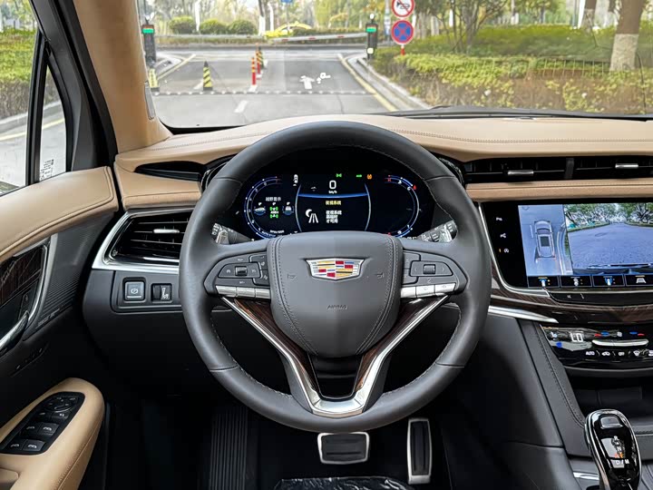 Фото 8 - Cadillac XT6