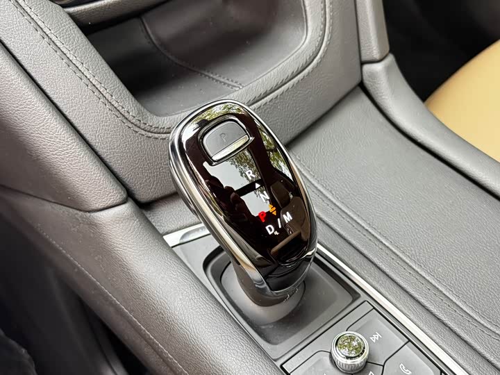 Фото 9 - Cadillac XT6