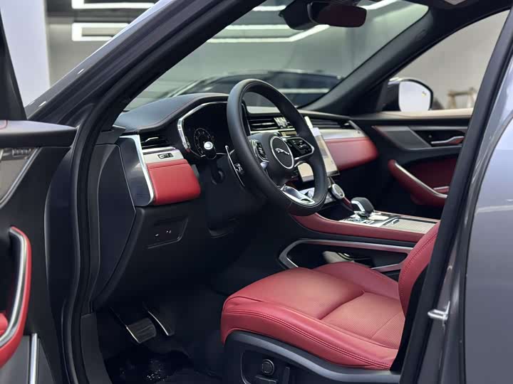 Фото 6 - Jaguar F-Pace