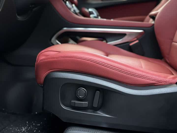 Фото 8 - Jaguar F-Pace