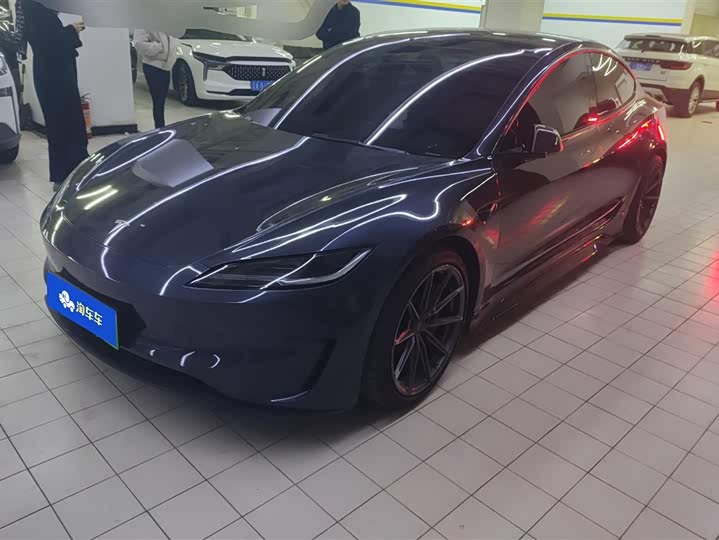 Фото 1 - Tesla Model 3