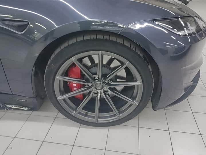 Фото 6 - Tesla Model 3