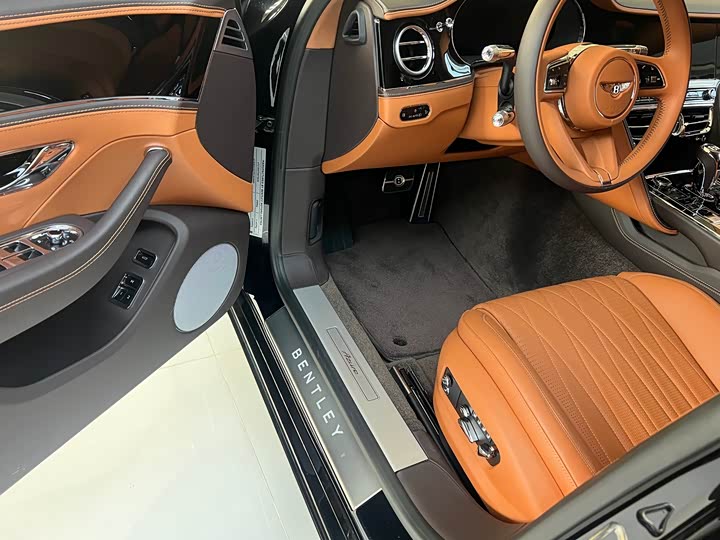 Фото 14 - Bentley Flying Spur