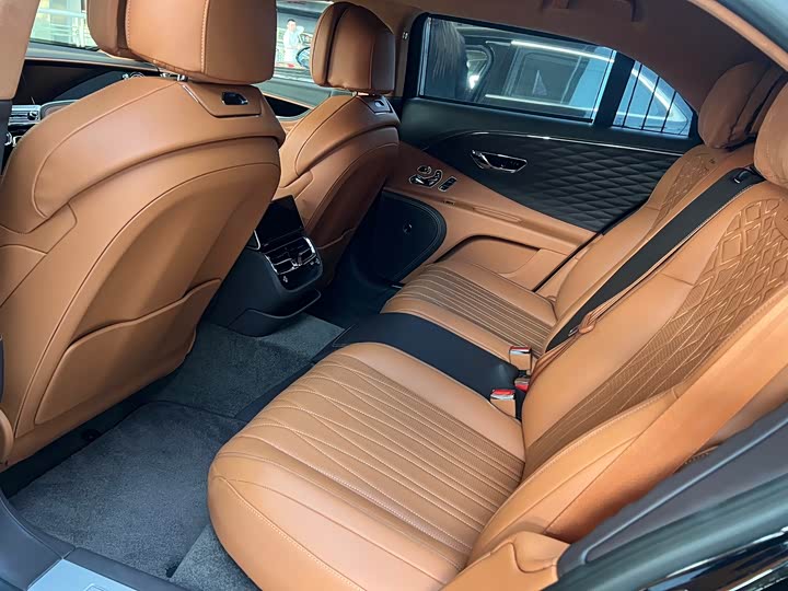 Фото 15 - Bentley Flying Spur