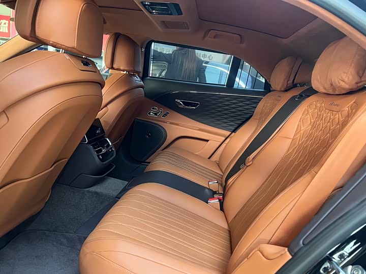 Фото 16 - Bentley Flying Spur