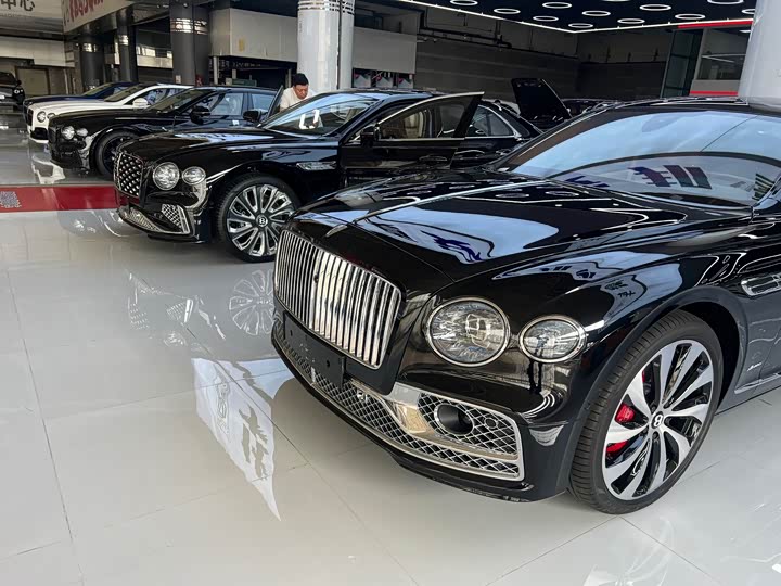 Фото 2 - Bentley Flying Spur