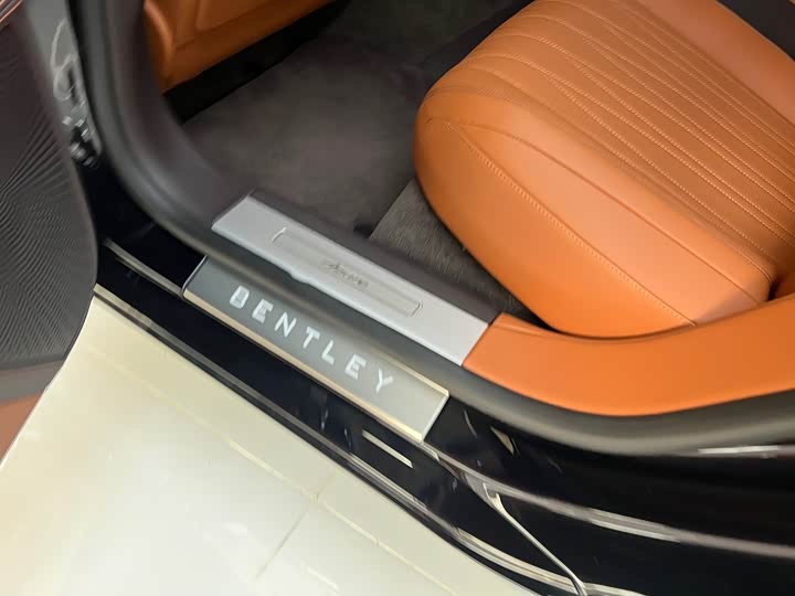 Фото 21 - Bentley Flying Spur