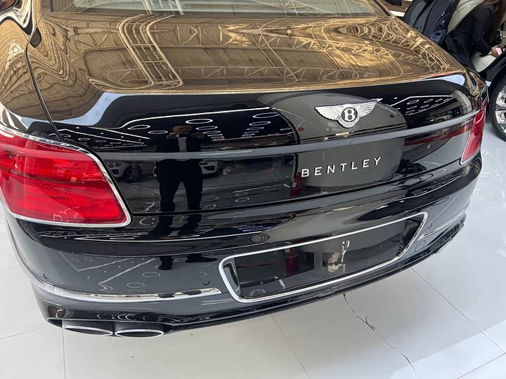 Фото 22 - Bentley Flying Spur