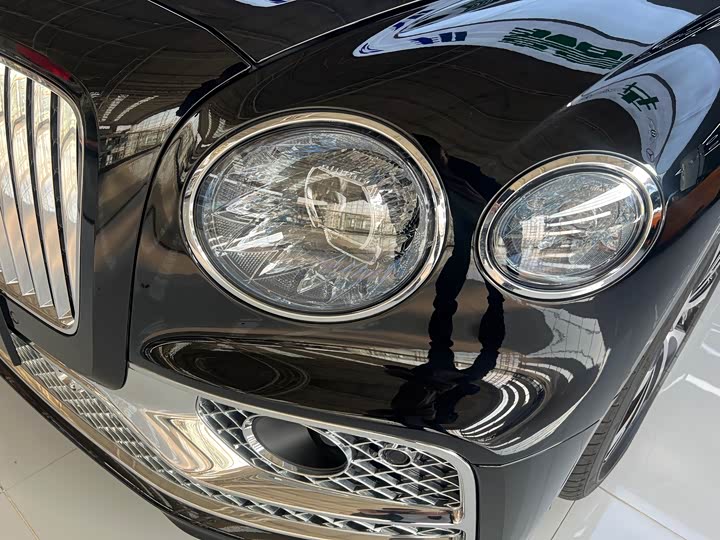 Фото 3 - Bentley Flying Spur