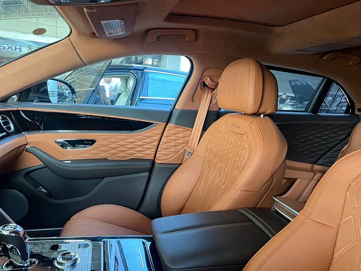 Фото 9 - Bentley Flying Spur