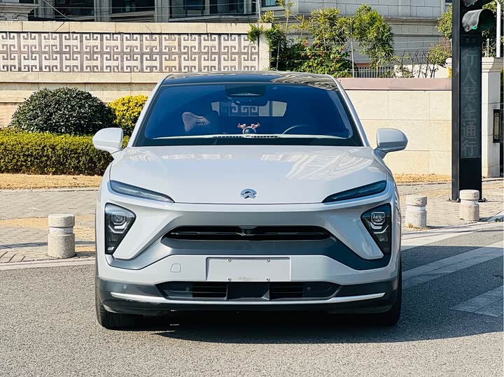 Photo 2 - Nio EC6