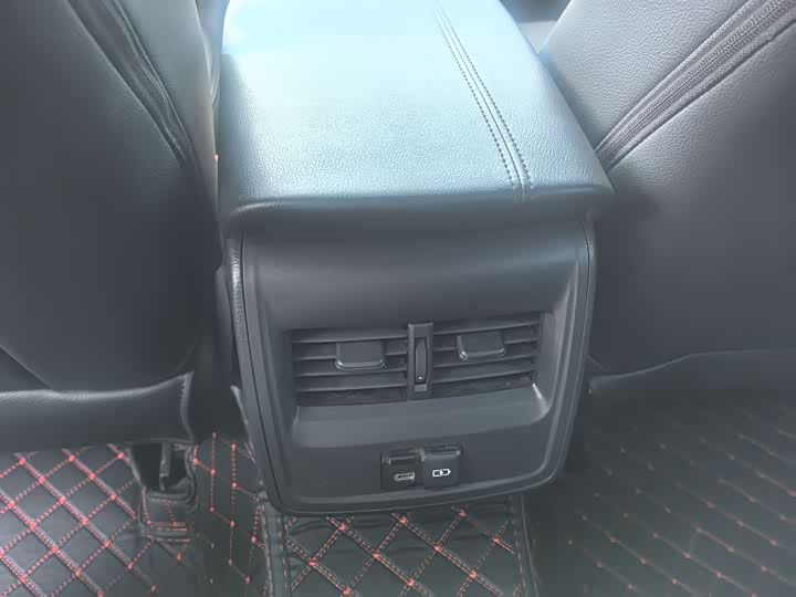 Photo 8 - Toyota Avalon