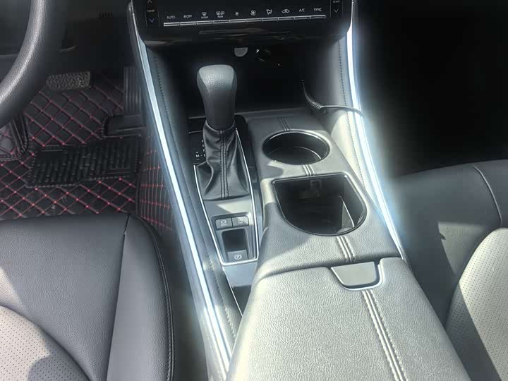 Photo 9 - Toyota Avalon