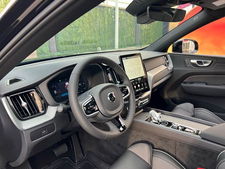 Фото 9 - Volvo XC60