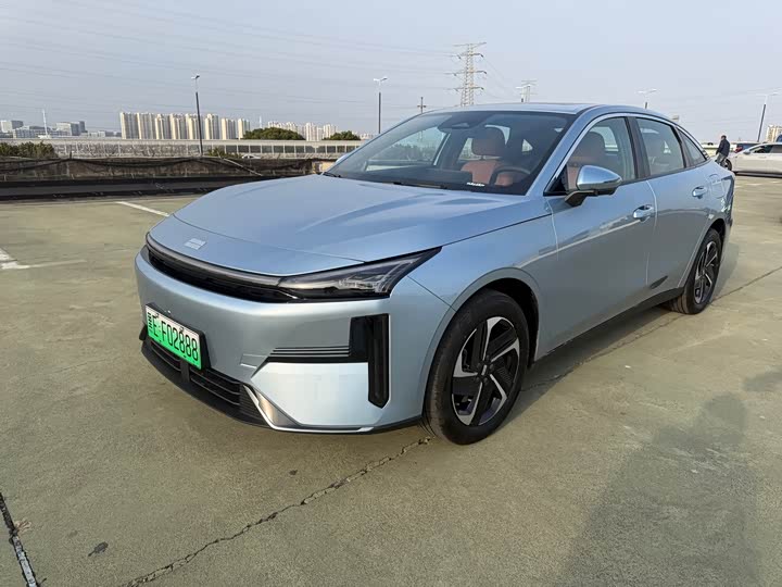 Фото 1 - Geely Galaxy L6