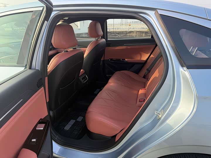 Фото 8 - Geely Galaxy L6