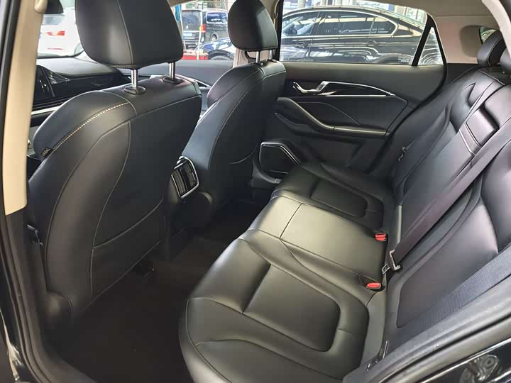 Фото 9 - Bestune B70