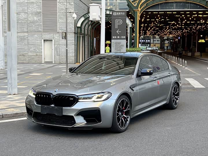 Photo 2 - BMW M5