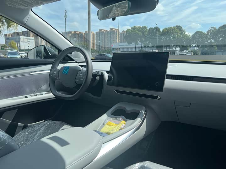 Фото 8 - XPeng Mona M03