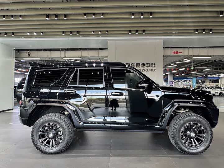 Photo 4 - Tank 700 Hybrid